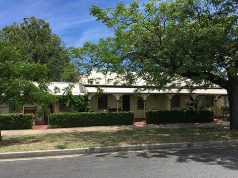 A Settlers Cottage Accommodation Bathurst CBD - Rental Cars 0