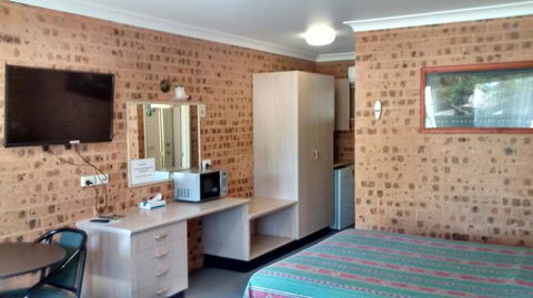 Aberdeen Motel - Rental Cars 1