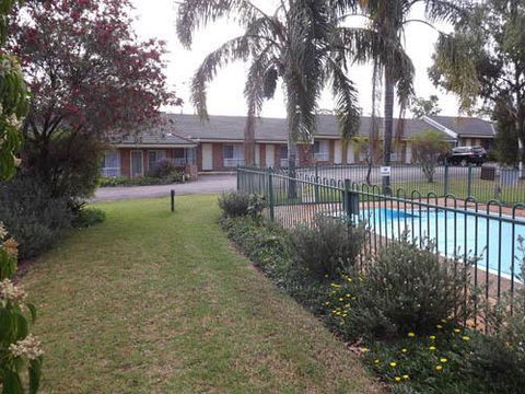 Aberdeen Motel - Rental Cars 3