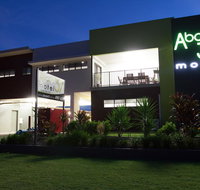 Abode37 Motel Emerald - Rental Cars