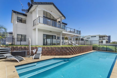 Above And Beyond - Beautiful Home With Pool - Rental Cars 0