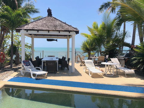 Absolute Beach Frontage, Family Friendly, Home Away From Home - Rental Cars 0