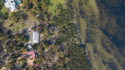 Acacia Lakehouse - The Lake At Your Doorstep - Rental Cars 1