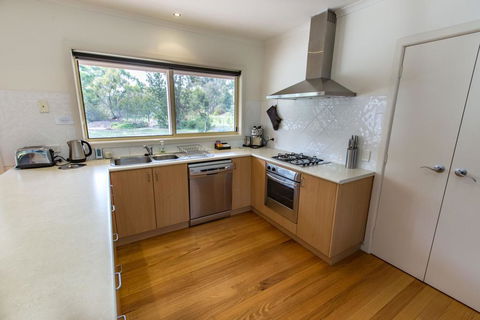 Acacia Lakehouse - The Lake At Your Doorstep - Rental Cars 2