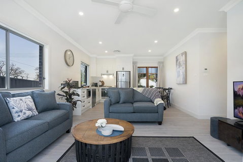 Accommodation Hunter - Adams Street Maitland - Rental Cars 3