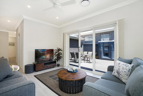 Accommodation Hunter - Adams Street Maitland - Rental Cars 1