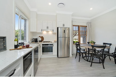 Accommodation Hunter - Adams Street Maitland - Rental Cars 2