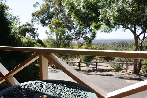 Eleebana Guest House - Rental Cars 2