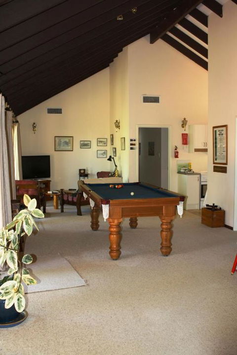Eleebana Guest House - Rental Cars 4