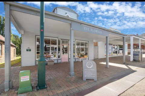 Eve Guesthouse - Rental Cars 0