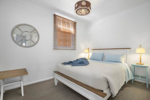 Eve Guesthouse - Rental Cars 1