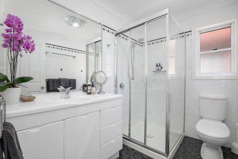 Eve Guesthouse - Rental Cars 2