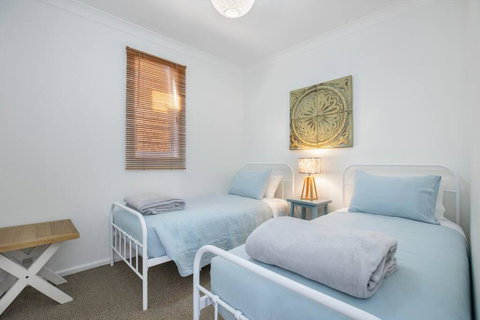 Eve Guesthouse - Rental Cars 3