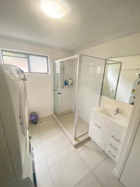 Fabulous Canal-front Unit In Mooloolaba - Rental Cars 2