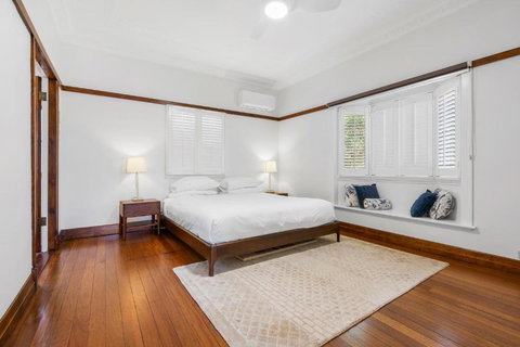 Family-Friendly Home In Vibrant West End - Rental Cars 1