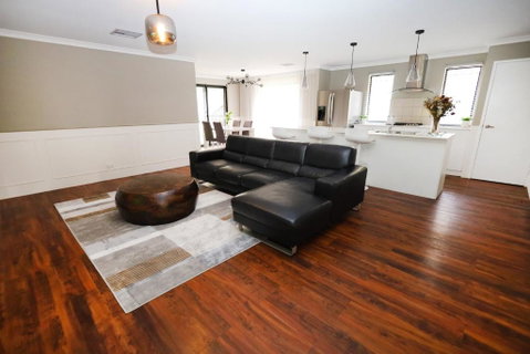 Family Holiday Home - Rental Cars 4
