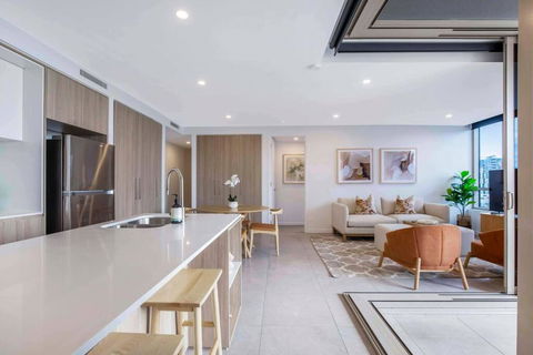 Gabba Oasis:Luxury 3BRM Apt Pool - Rental Cars 4