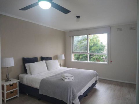 Happy Spacious Home Nr Canberra Hospital - Rental Cars 1