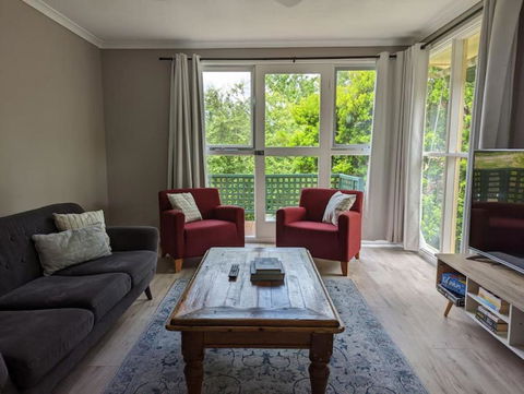 Happy Spacious Home Nr Canberra Hospital - Rental Cars 2