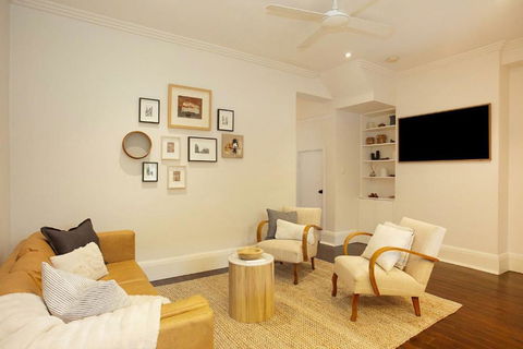 Harbourside Hideaway Double Bay - Rental Cars 2