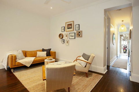 Harbourside Hideaway Double Bay - Rental Cars 3