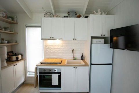 Gumnut Cottage Gippsland - Tiny Romantic Escape W King Bed Mountain Views - Rental Cars 2