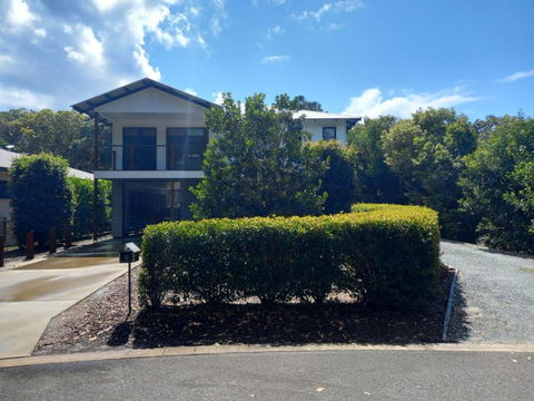 Ibis 9 House - Rental Cars 1