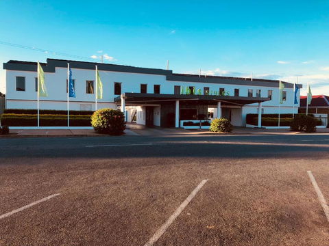 Ibis Styles Broken Hill - Rental Cars 1