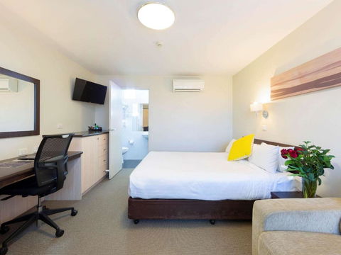 Ibis Styles Canberra Tall Trees - Rental Cars 0