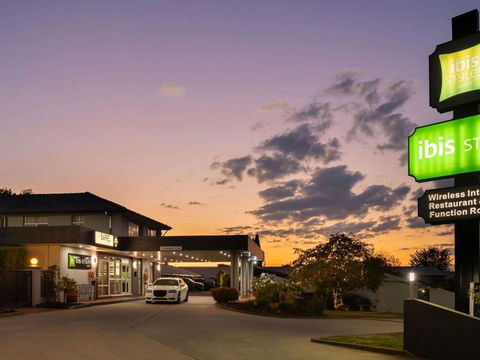 Ibis Styles Orange - Rental Cars 3