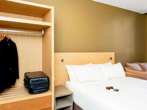 Ibis Budget - Melbourne CBD - Rental Cars 3