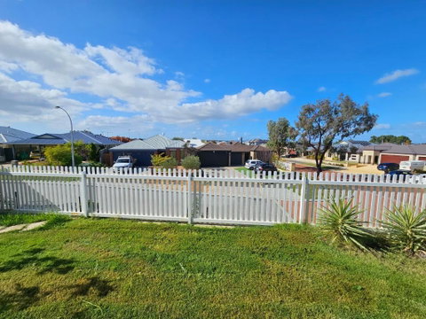 House In Ellenbrook - Rental Cars 1