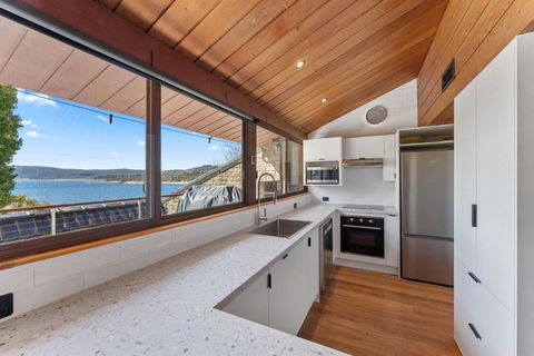 Ibis On Lake Jindabyne - Rental Cars 2