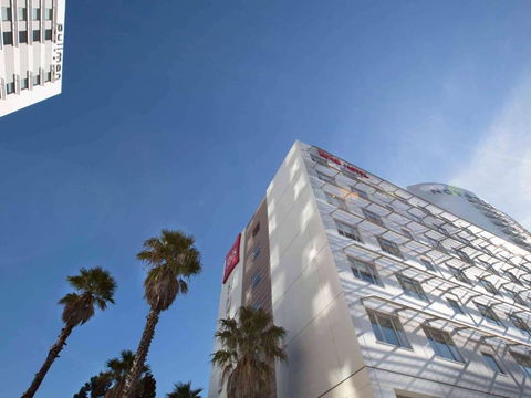 Ibis Sydney Olympic Park - Rental Cars 3