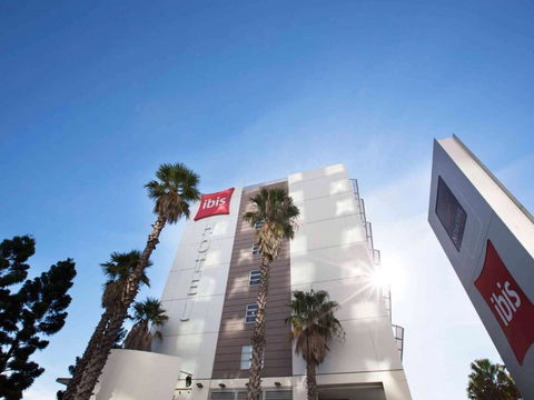 Ibis Sydney Olympic Park - Rental Cars 1