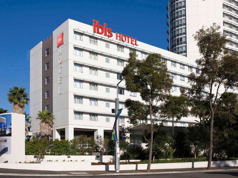 Ibis Sydney Olympic Park - Rental Cars 0