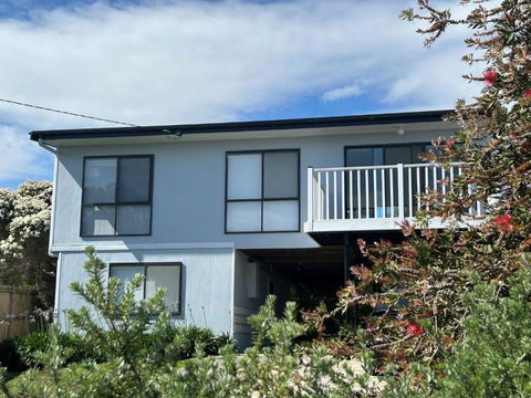 Iconic Beach House On Bruce - Rental Cars 0