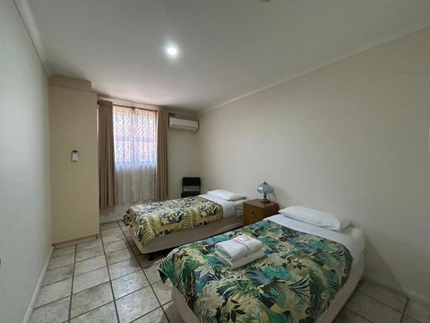 IGrand Motel - Rental Cars 2
