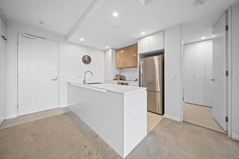 Impeccable 1-Bed With Alfresco Dining In Barton - Rental Cars 2