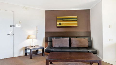 In The City Studio At College St - Rental Cars 3