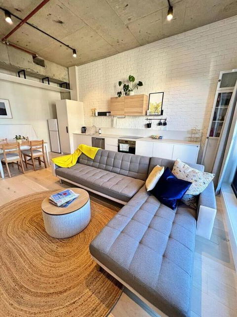 Industrial Yet Modern, 1bd 1bth Apt - Woden - Rental Cars 1