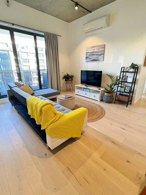 Industrial Yet Modern, 1bd 1bth Apt - Woden - Rental Cars 3