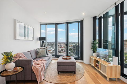 Inner-City 1-Bed With Stunning Views, Pool & Gym - Rental Cars 0
