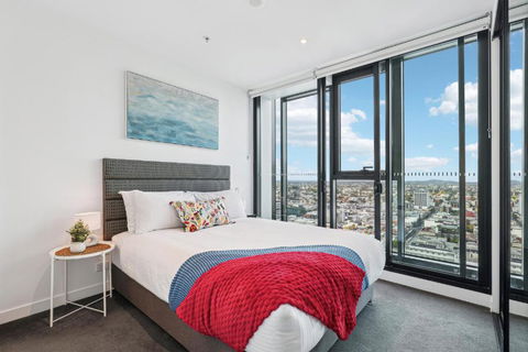 Inner-City 1-Bed With Stunning Views, Pool & Gym - Rental Cars 1