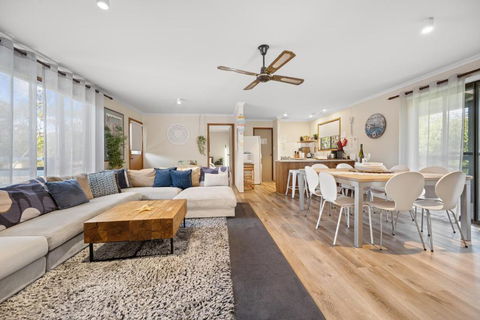 INVERLOCH - 2 Separate Houses In One! - Rental Cars 2