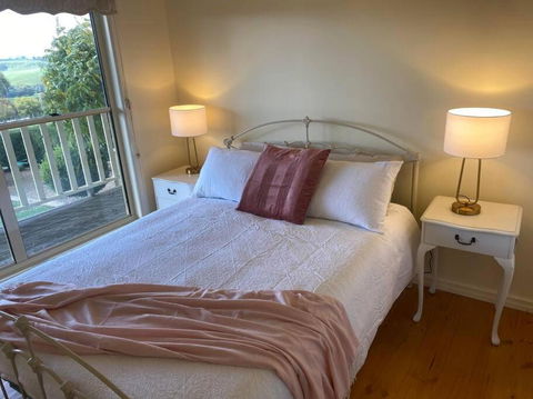 IRONBARK FARM Farmhouse On 52 Acres In The Scenic Yarra Valley - Rental Cars 3