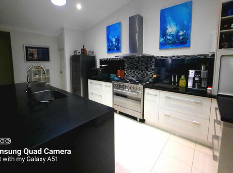 ISLAND ROOM On Magnetic Island - Rental Cars 2