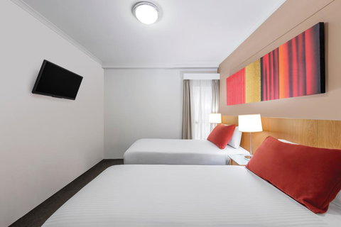 Adina Serviced Apartments Sydney Martin Place - Rental Cars 1