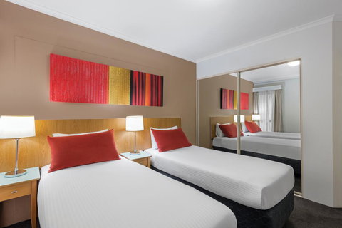 Adina Serviced Apartments Sydney Martin Place - Rental Cars 2