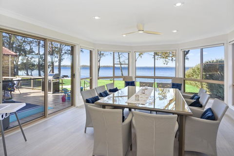 Adrift Retreat - St Georges Basin Waterfront Home - Rental Cars 2